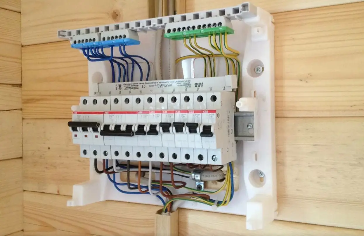 Stylish electrical installations in a Barcelona flat