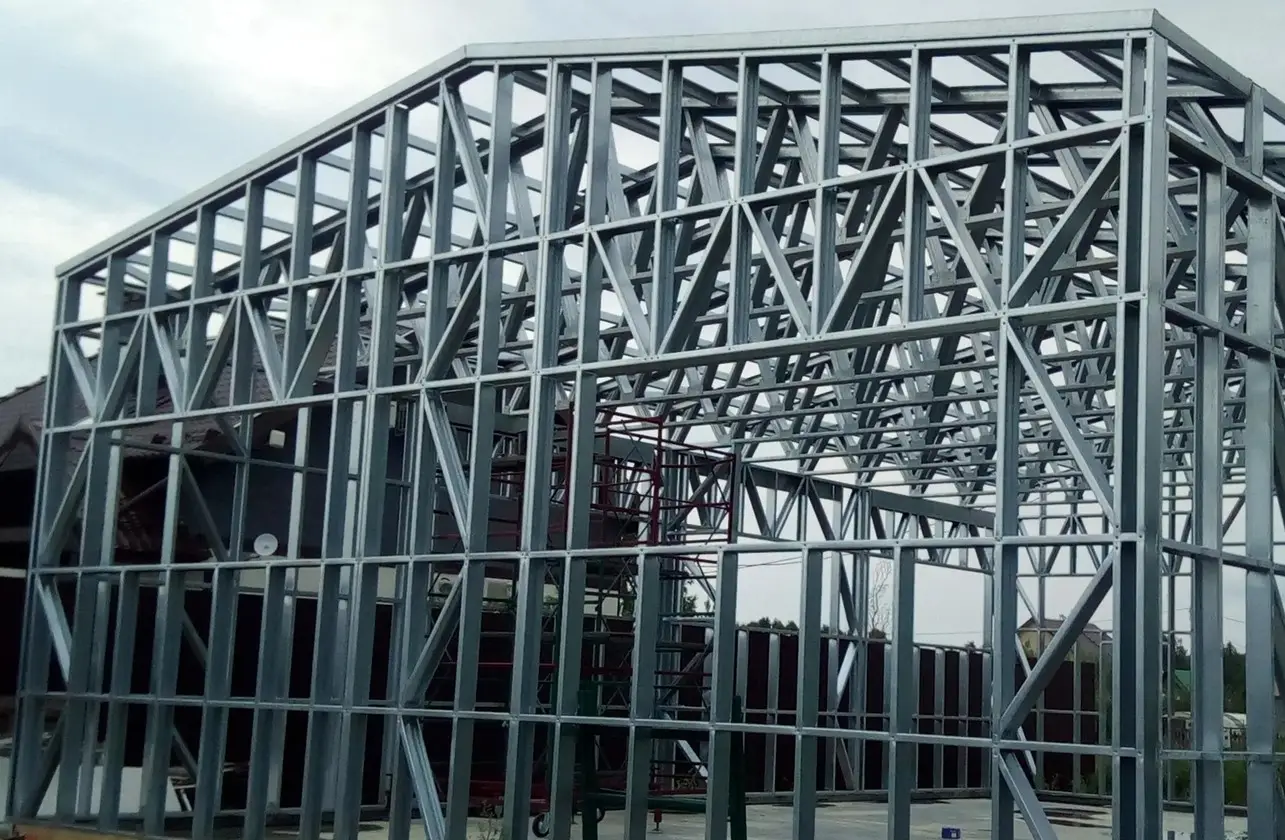 Casa moderna con estructura metálica en Barcelona