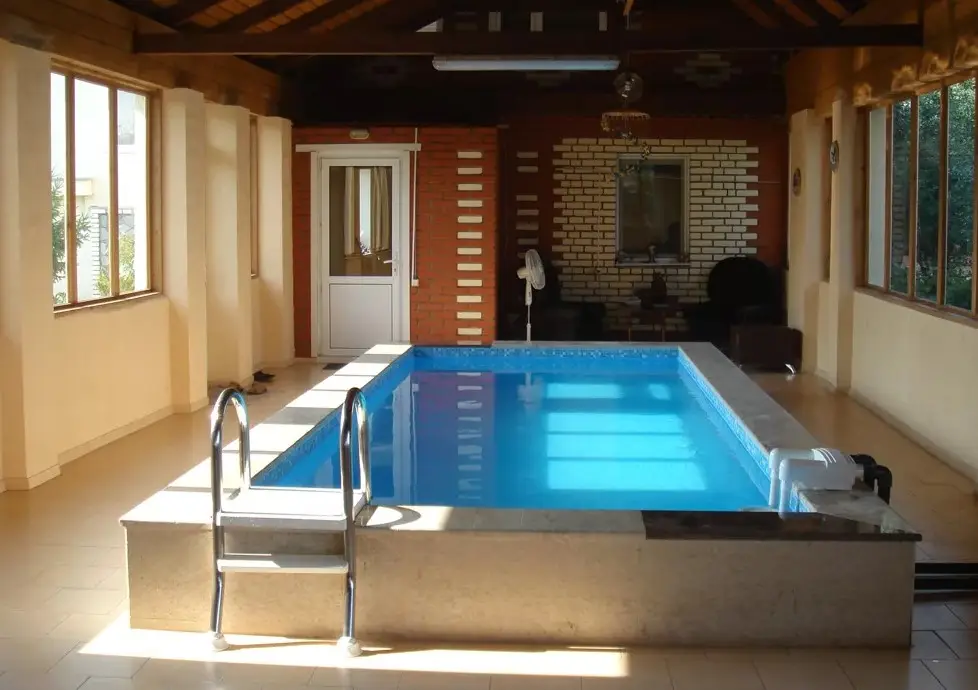 Construcción de piscinas modernas