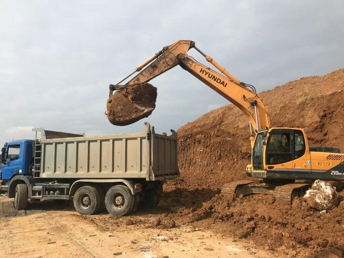 Carga de arena en construcción
