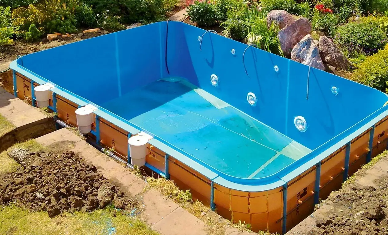 Moderne Poolgestaltung in Barcelona